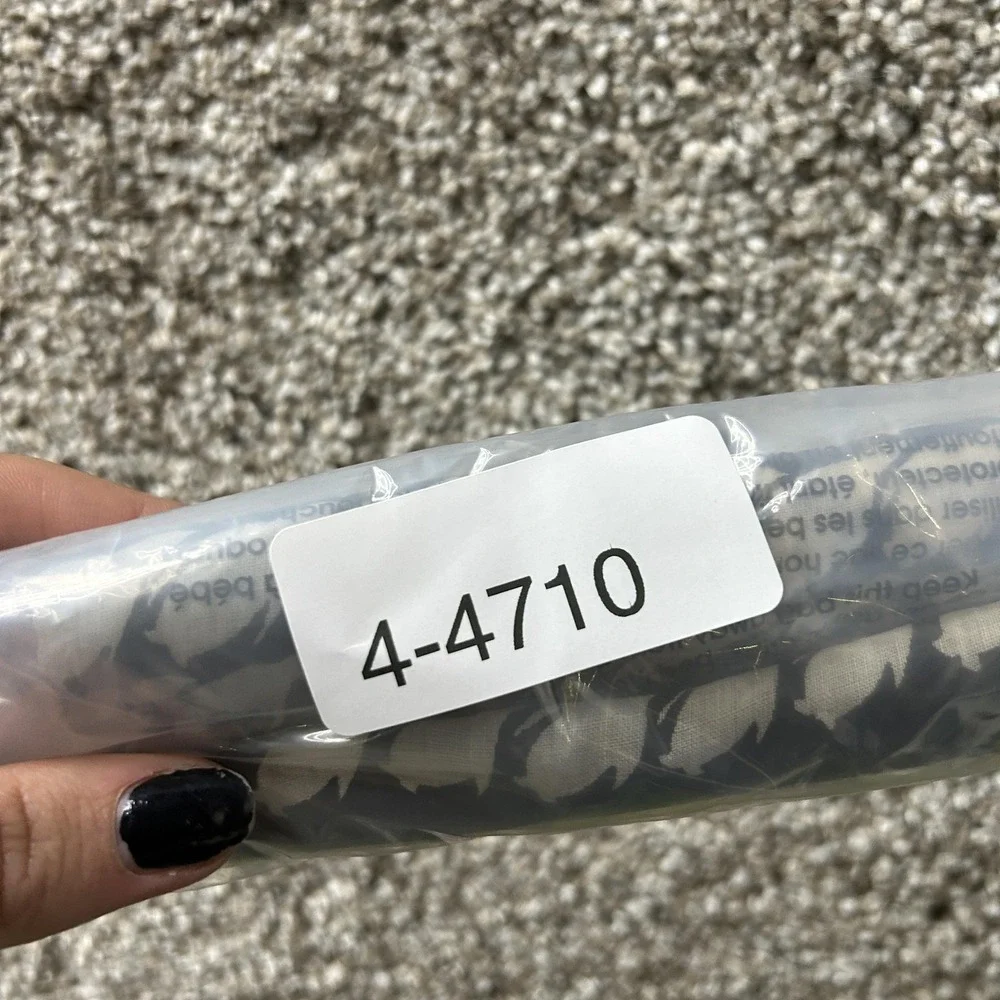 N/A square scarf